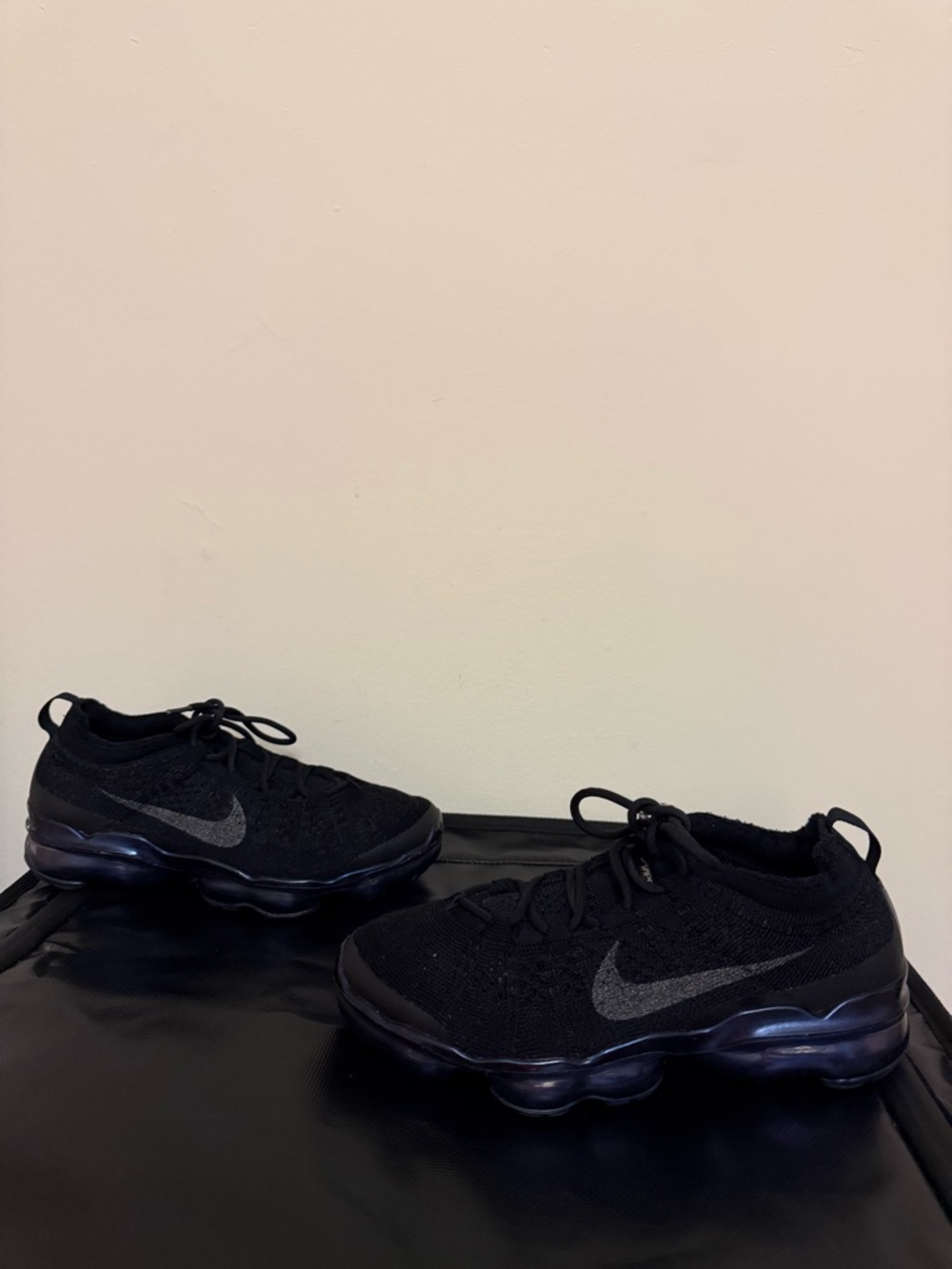 Boys Nike Vapormax BLACK IRIDESCENT Size 6.5y